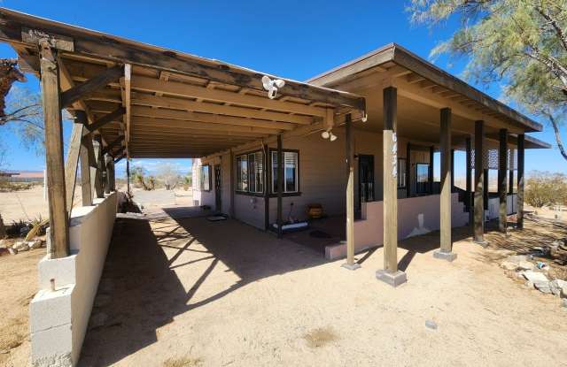 Cute and Unique 2 bedroom/2 bathroom home Gallery 3