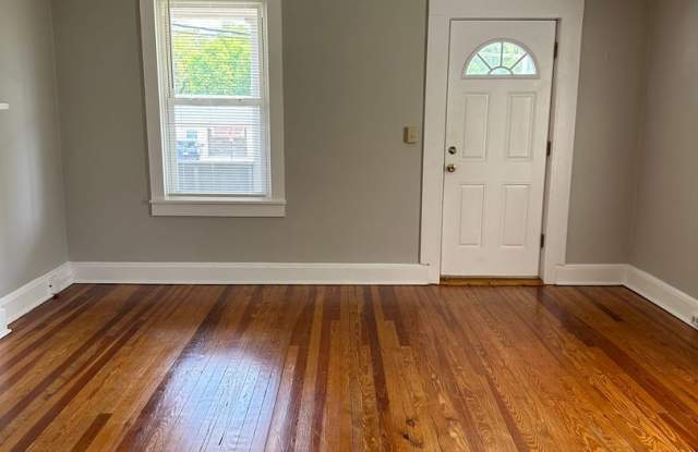 Adorable 3 Bedroom Duplex for $1,800./month Gallery 3