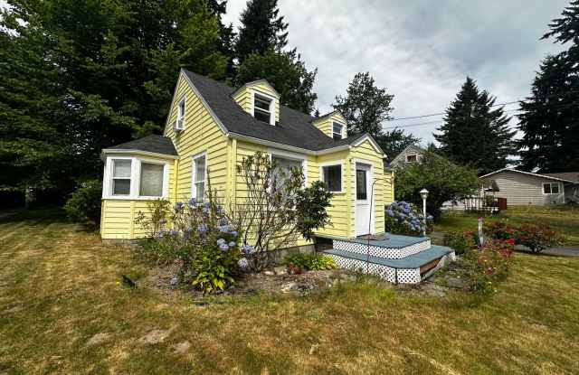 Charming 3-Bedroom Home in the Heart of Everett, WA photos photos