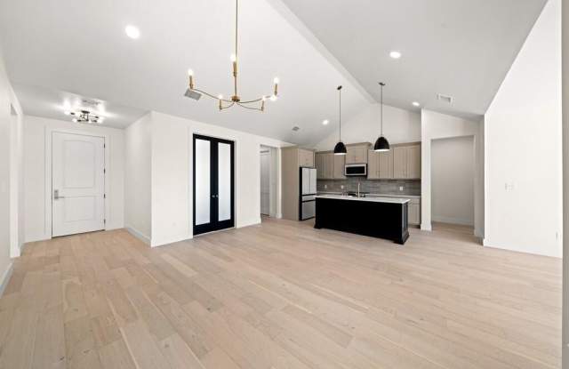 301 Bow Dr. Gallery 4