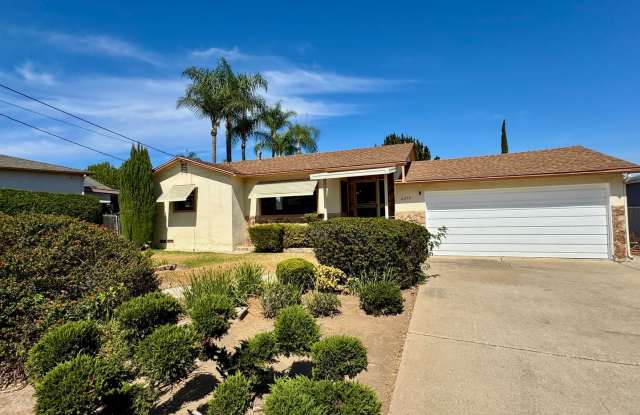 Upgraded, Charming House in La Mesa 2Bd/1Ba, Attached Garage, Large Backyard Gallery 1