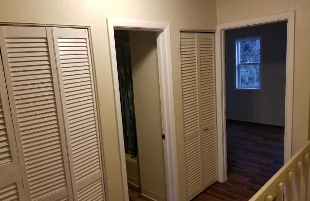 1200 Sir Galahad Dr Apt B Gallery 3