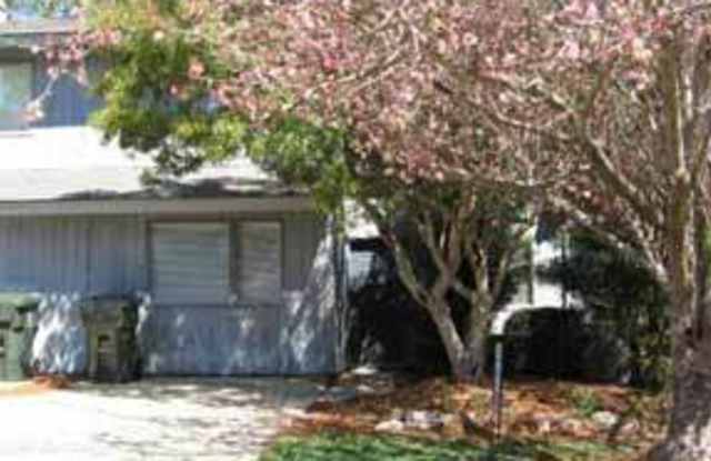3 bedroom / 2.5 bathroom ~ Townhome in Hunter's Creek *Unit has a GREAT LOFT! - 4304 Hunters Club Drive, Raleigh, NC 27606