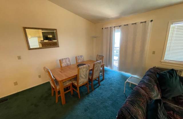 Beautiful townhome available now! Gallery 4