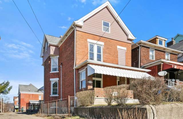 Spacious 5 Bedroom 1.5 Bathroom Home in Hazelwood photos photos