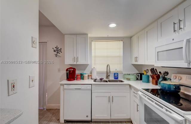 7831 NW 44th Ct Gallery 2
