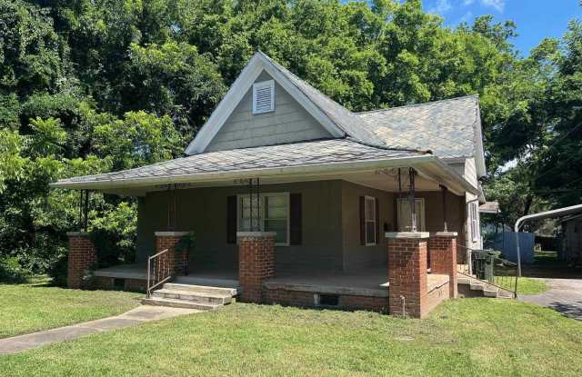 1622 College Street SE photos photos