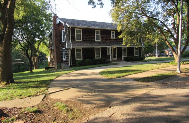 134 East Bridlespur Drive - 134 East Bridlespur Drive, Kansas City, MO 64114