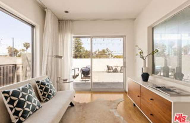 619 San Juan Avenue - 619 San Juan Avenue, Los Angeles, CA 90291