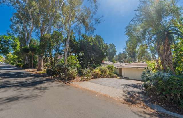 3 bedroom Valmonte home with private courtyard Gallery 3