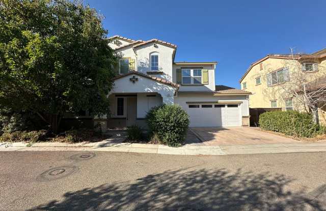 Beautiful 4 Bedroom, 3 Bath Questa Home Gallery 3