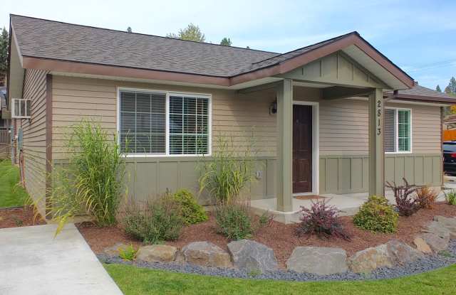 Beautiful 2 Bedroom Cottage Centrally Located in Coeur d'Alene Gallery 3