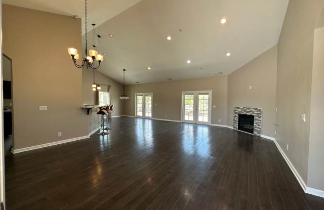 $250 Move-In Special! Updated 3 bedroom 2 bathroom home ready to welcome you HOME! Gallery 3