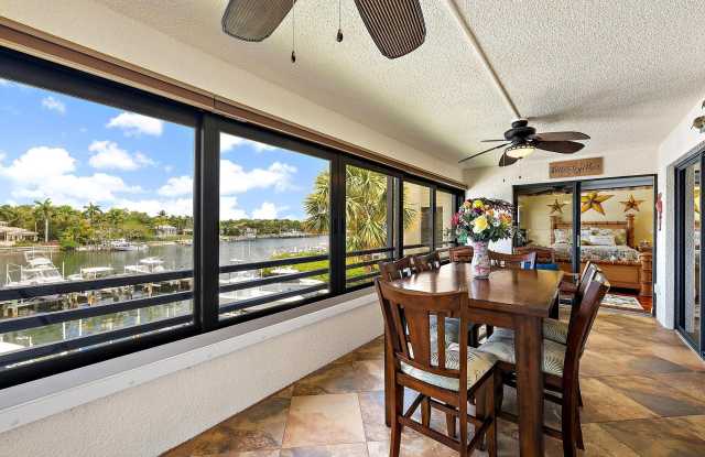 533 Oak Harbour Drive photos photos