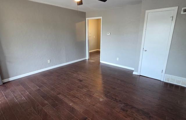 2118 S Greenway Blvd - 2 Bedroom, 1 Bathroom Home - $995 Gallery 4