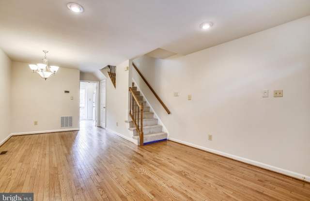 533 COLECROFT COURT Gallery 4