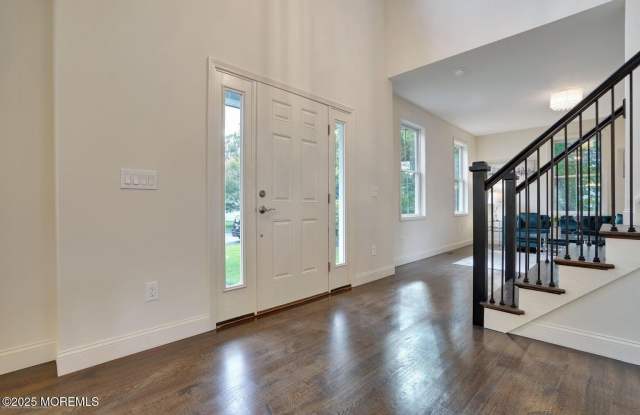 909 Bloomfield Avenue Gallery 4