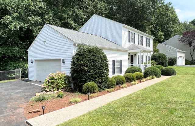 4 Bedroom Home in Lynchburg Gallery 3