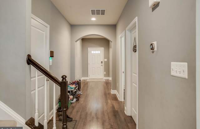5571 SADDLEBROOK COURT Gallery 4