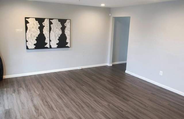 6705 MILLTOWN Court Gallery 4