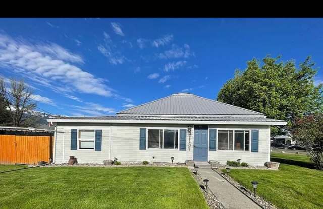 3-bedroom 2 bath Corner Lot photos photos