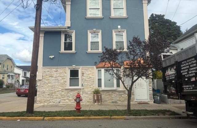 229 Thomas Ave Gallery 1