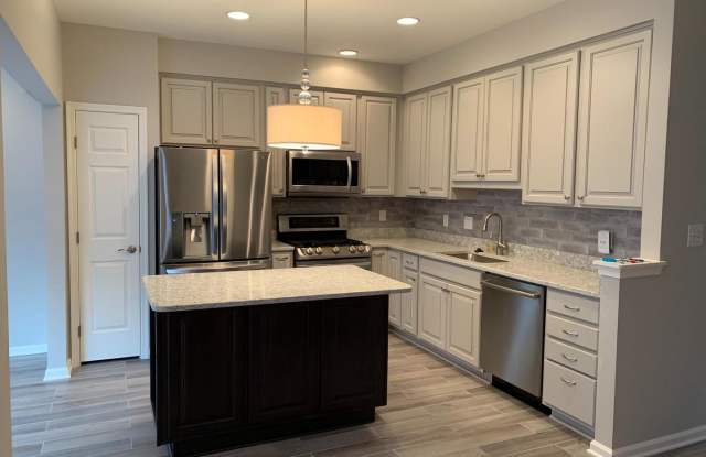 14058 DARKWOOD CIR Gallery 2