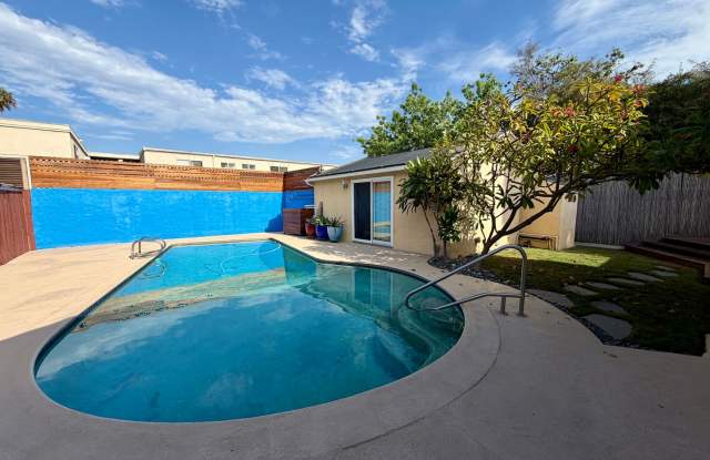 Talmadge Retreat – 3BD/2BA with Pool and Solar Gallery 1