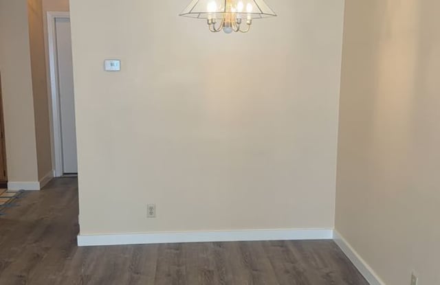 25505 Compton Court Gallery 3