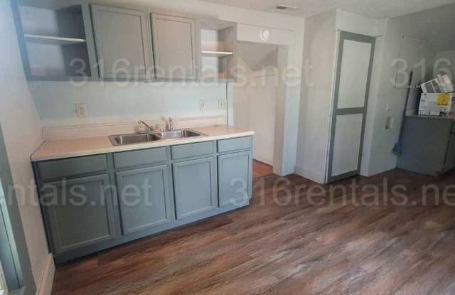 $950 - 3 bed 2 bath - Single Family Home Gallery 4