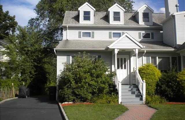 652 Elm Street Left Side photos photos