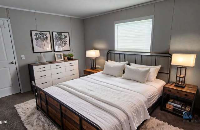 63 Tulip Ln Gallery 3