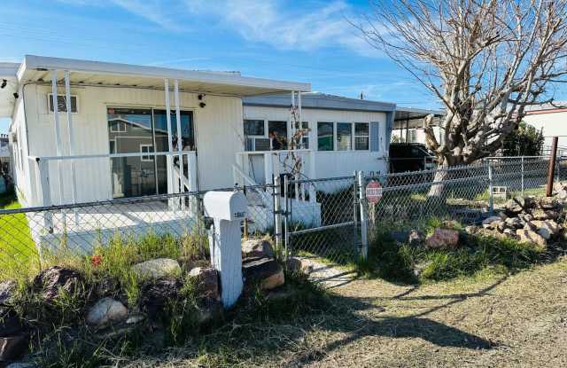 5-Bed/2.5-Bath Rental by the Colorado River and Marina Proximity and Shopping Convenience! photos photos