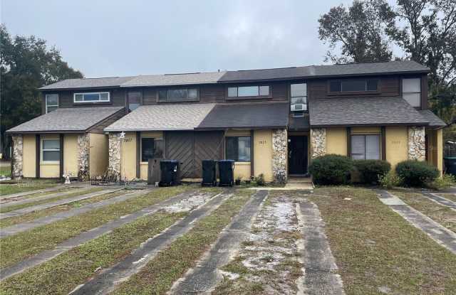 2825 HUNT CLUB LANE - 2825 Hunt Club Lane, University, FL 32826