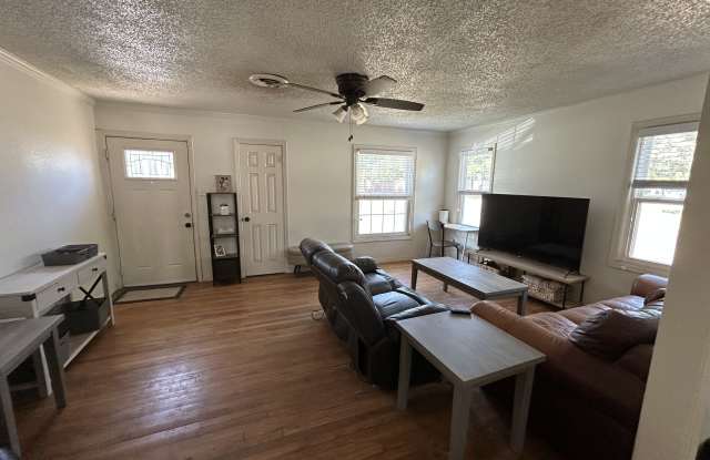 2626 28th St - 1 photos photos