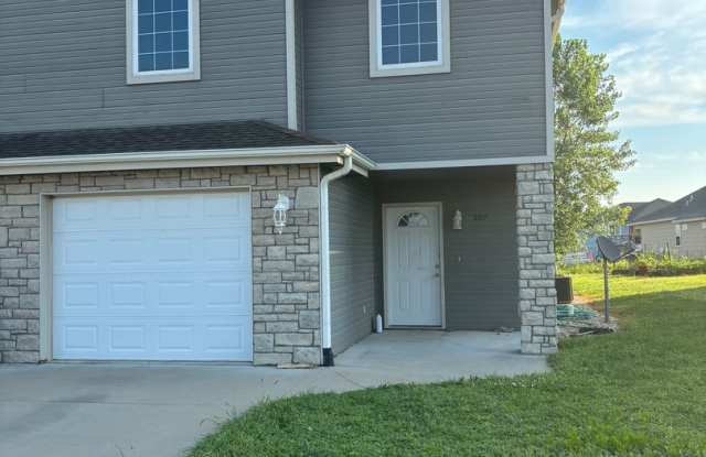 Italian Estates Property Management - 207 Kelly Lane, St. George, KS 66535