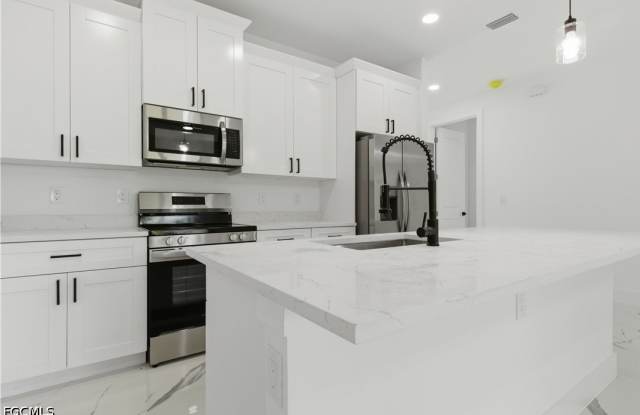 4787 Golfview Boulevard photos photos