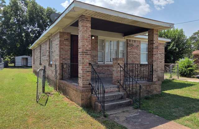 Comfortable & Spacious 3-Bedroom Home Ready for You! Gallery 3