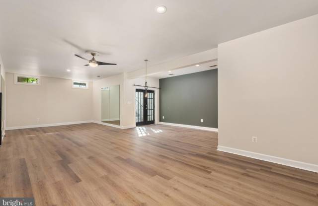 7216 WHITE HOUSE Drive Gallery 4