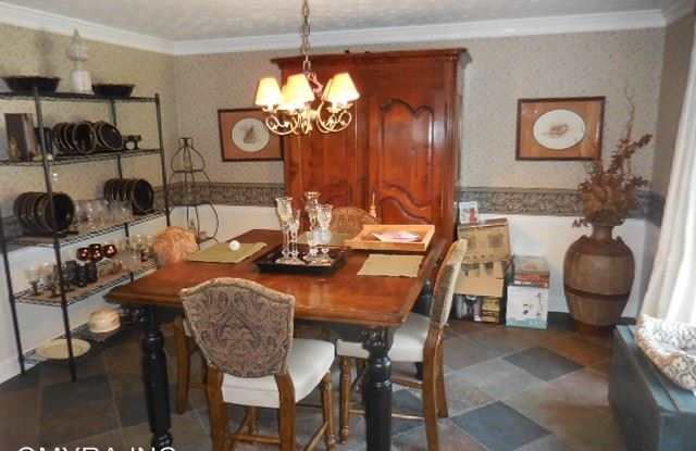 1006 Pinbrook Drive Gallery 4