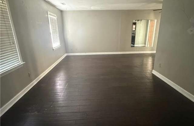 2528 Minnesota Avenue Gallery 2