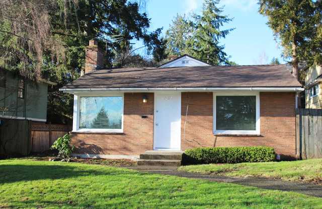 BEAUTIFUL 2 BED, 1 BATH SEATTLE HOME FOR RENT W EASY COMMUTE OPEN NOW! - 6257 53rd Avenue Northeast, Seattle, WA 98115