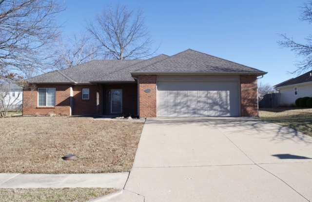 Nice 3 Bed 2 Bath House In Vanderveen Crossing! - 3704 Panther Drive, Columbia, MO 65202