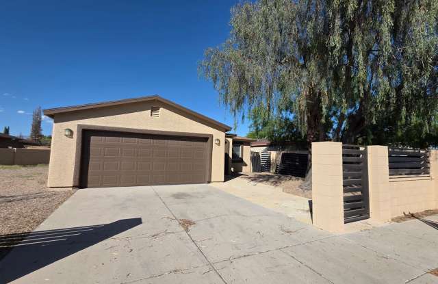 Beautiful Renovated  4 Bed 2 Bath HOME! photos photos