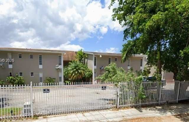 1525 NW 19th Ter photos photos