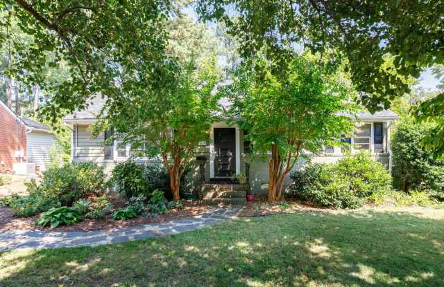 Charming 3-Bedroom Home with Fenced Backyard in Desirable Richmond Location ***Available Nov. 2026*** Gallery 4