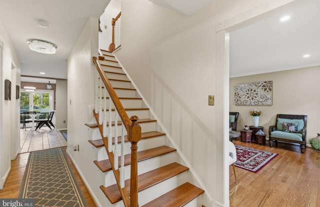 8715 SHADOWLAKE Way Gallery 3