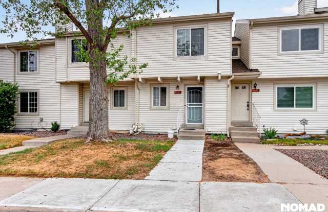 Spacious 2BR Condo Finished Basement in Aurora photos photos