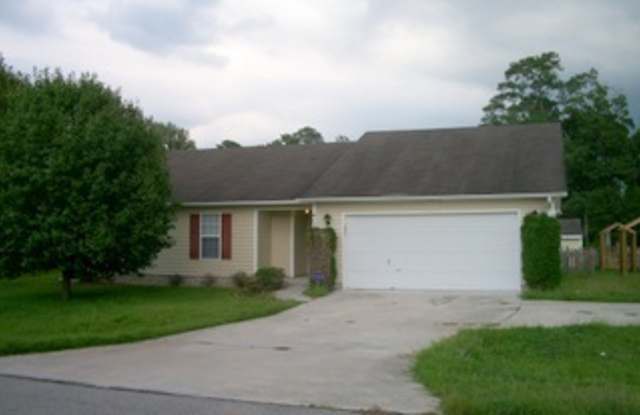Right off of Piney Green, very close to the gate of Camp LeJeune - 403 Cornhusk Court, Piney Green, NC 28546