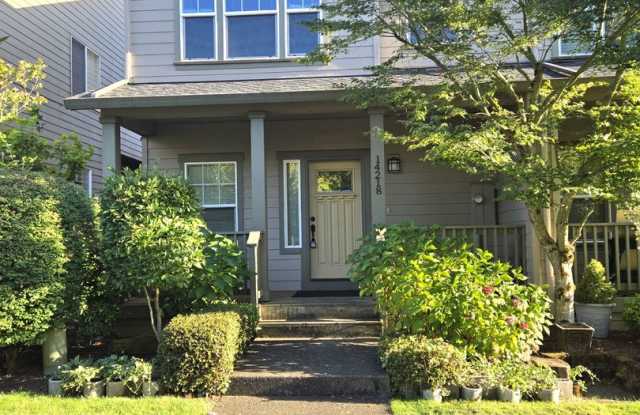 Tons of Space ! Walk to Park! Newer 2017 Townhouse-4 BR  2.5 bth AC  Hardwoods! photos photos